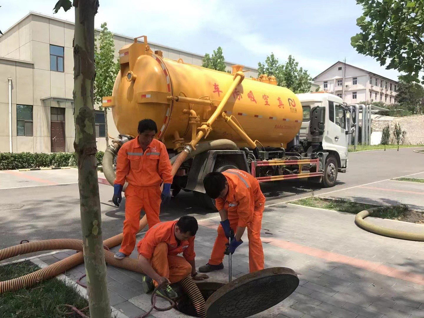 谷城化粪池清理与5-8吨吸粪车施工效率分析